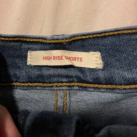 Levis High Rise Shorts - Picture 3 of 5